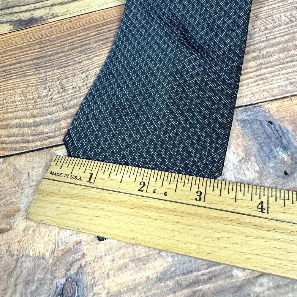 Banana Republic 100% Silk Neck Tie‎ Classic Navy Gray  MEN NWT 2009 Geometric